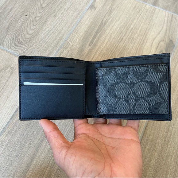 Coach Compact Id Wallet In Signature Canvas - Picture 5 of 8